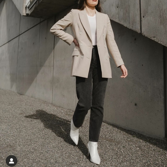 **SOLD**BNWT Aritzia New Margaux Blazer. - Picture 4 of 6